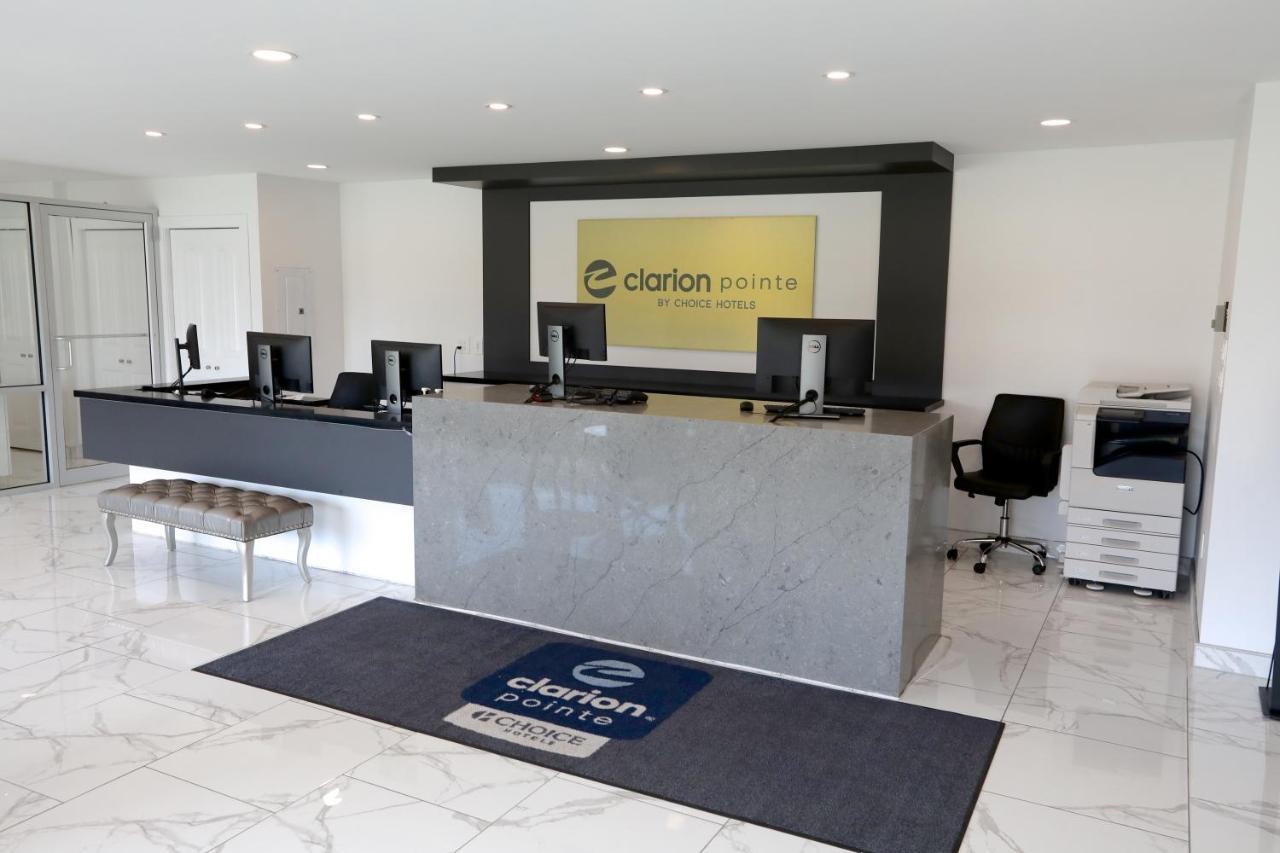 Clarion Pointe Hotell Medicine Hat Exteriör bild