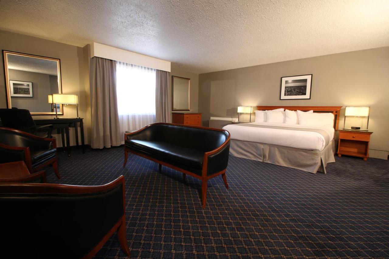 Clarion Pointe Hotell Medicine Hat Exteriör bild
