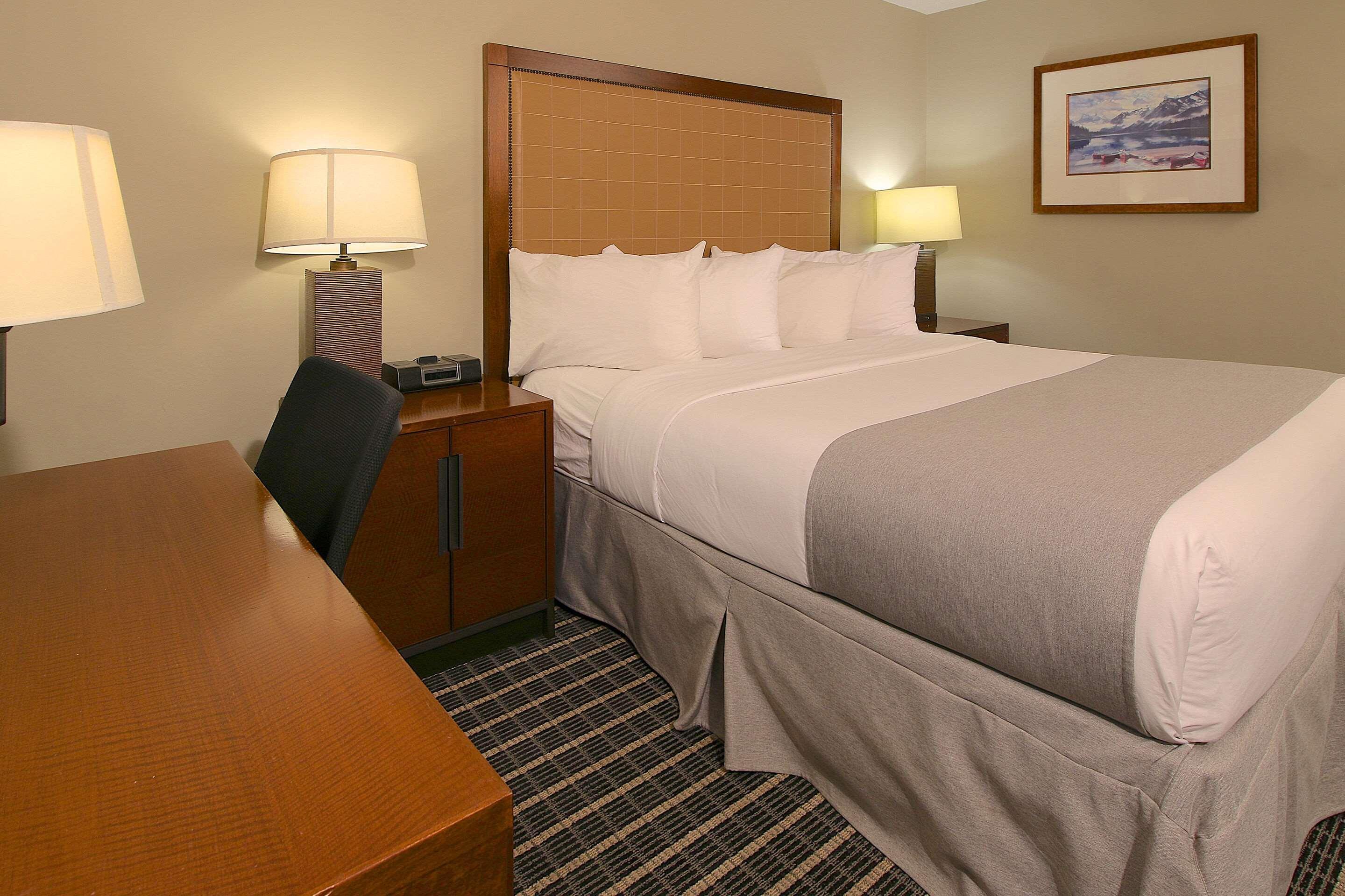 Clarion Pointe Hotell Medicine Hat Exteriör bild