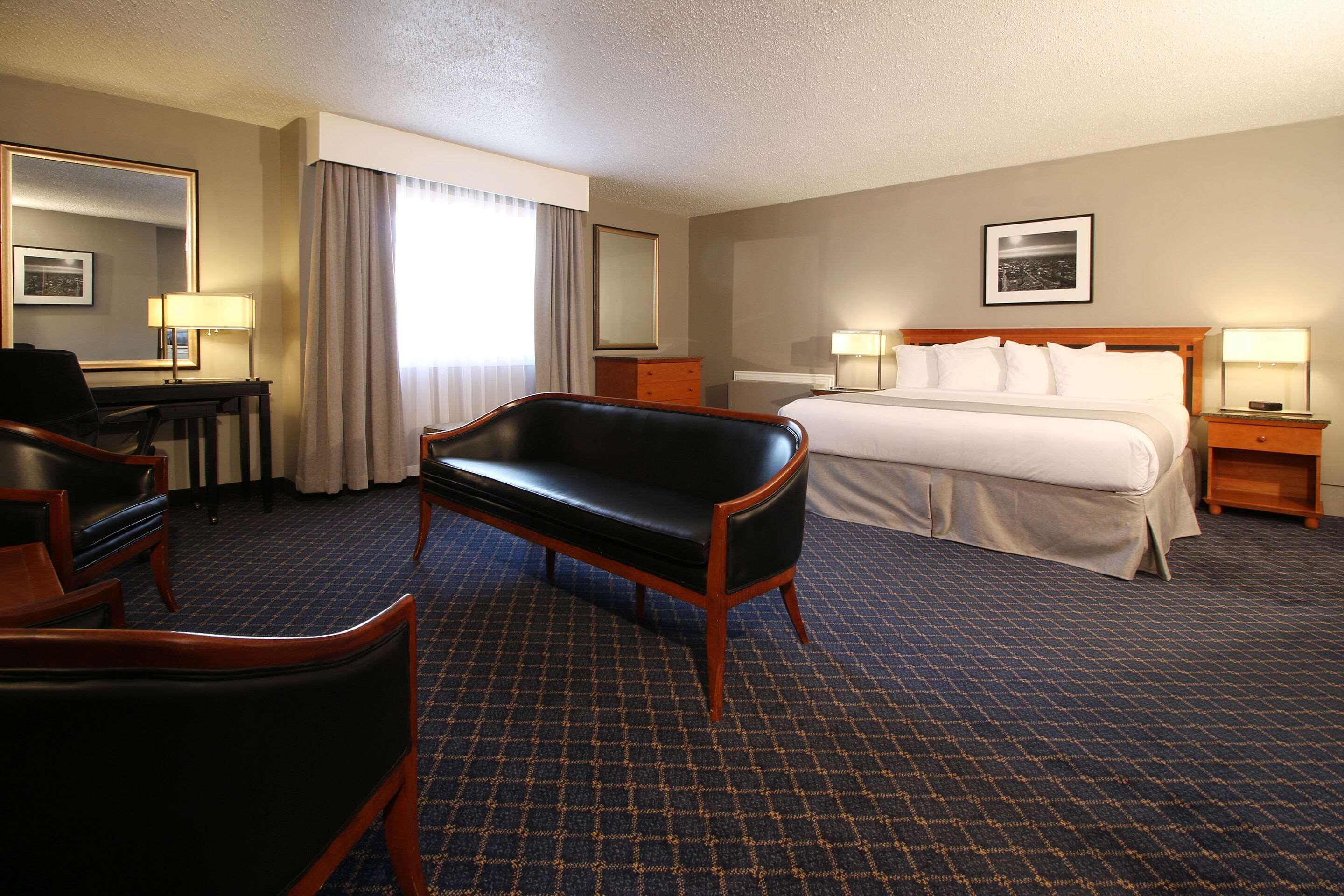 Clarion Pointe Hotell Medicine Hat Exteriör bild