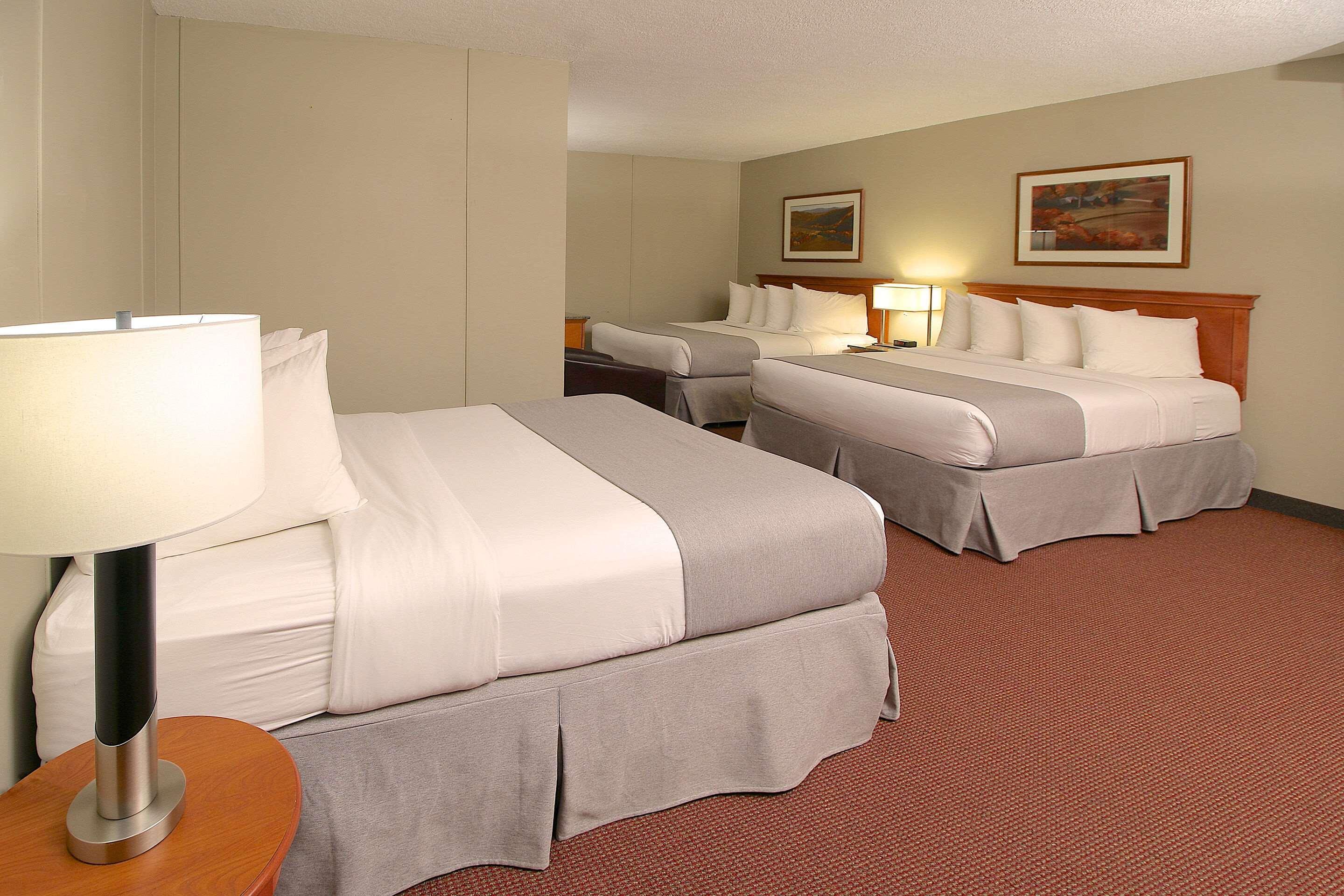 Clarion Pointe Hotell Medicine Hat Exteriör bild