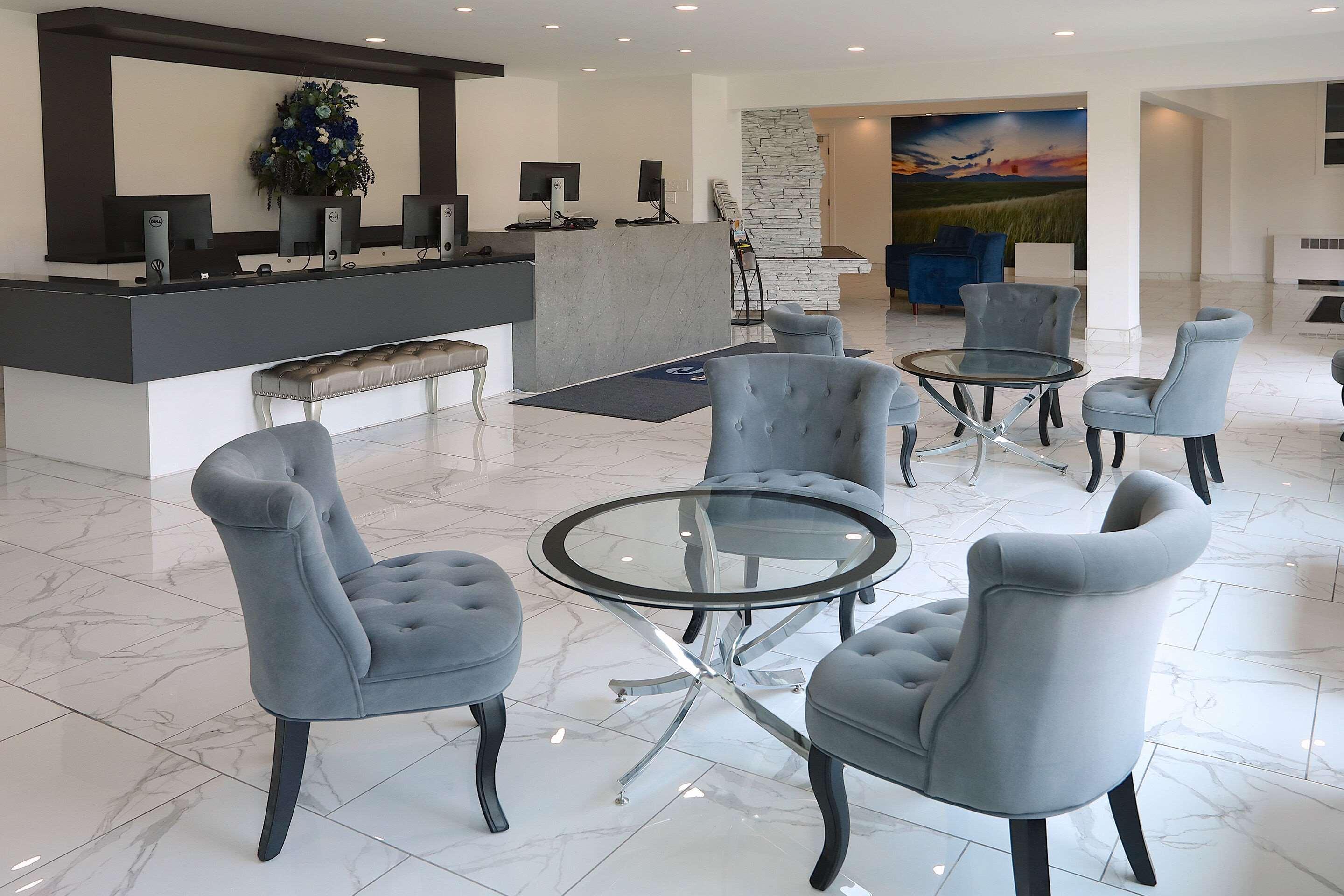 Clarion Pointe Hotell Medicine Hat Exteriör bild