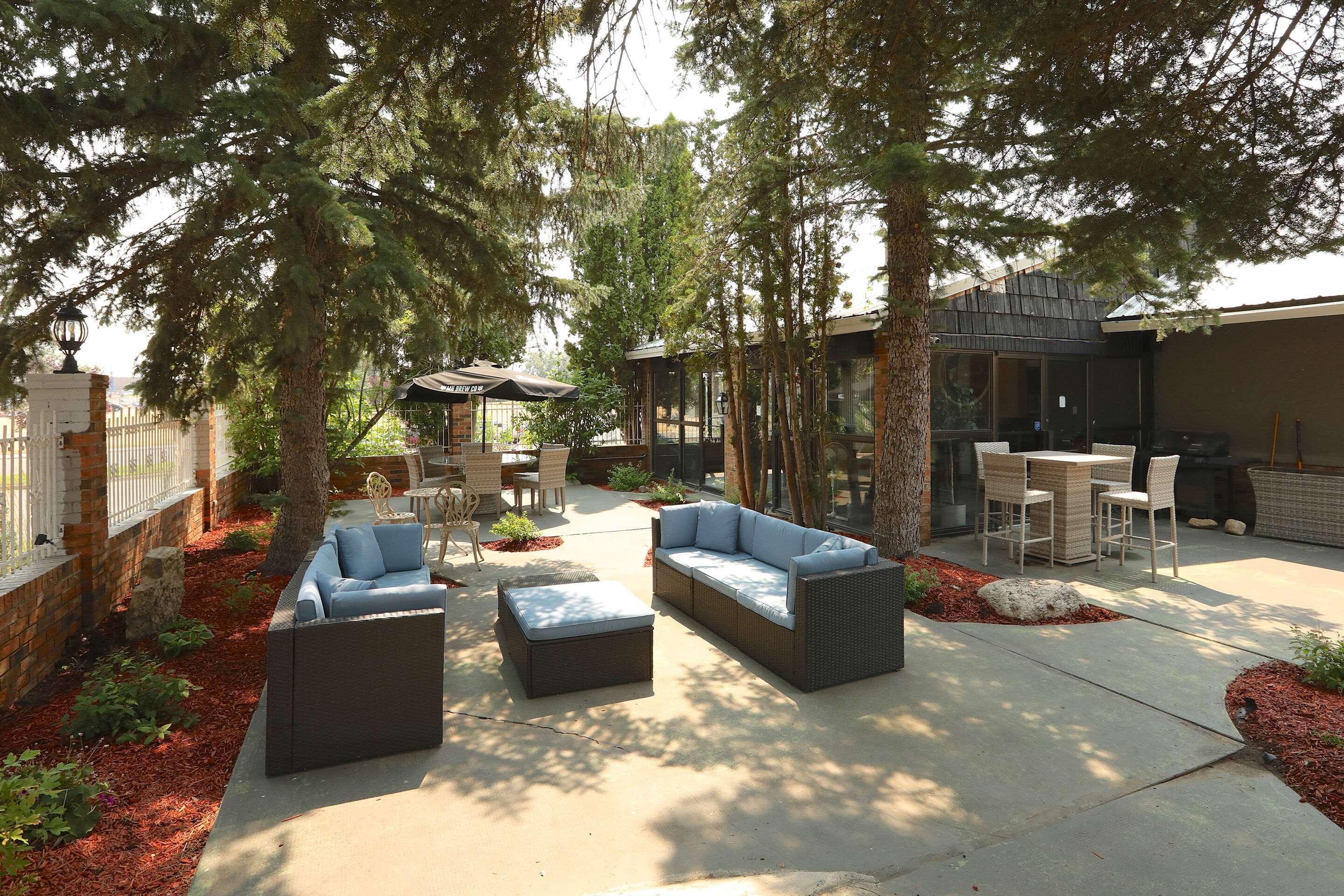 Clarion Pointe Hotell Medicine Hat Exteriör bild