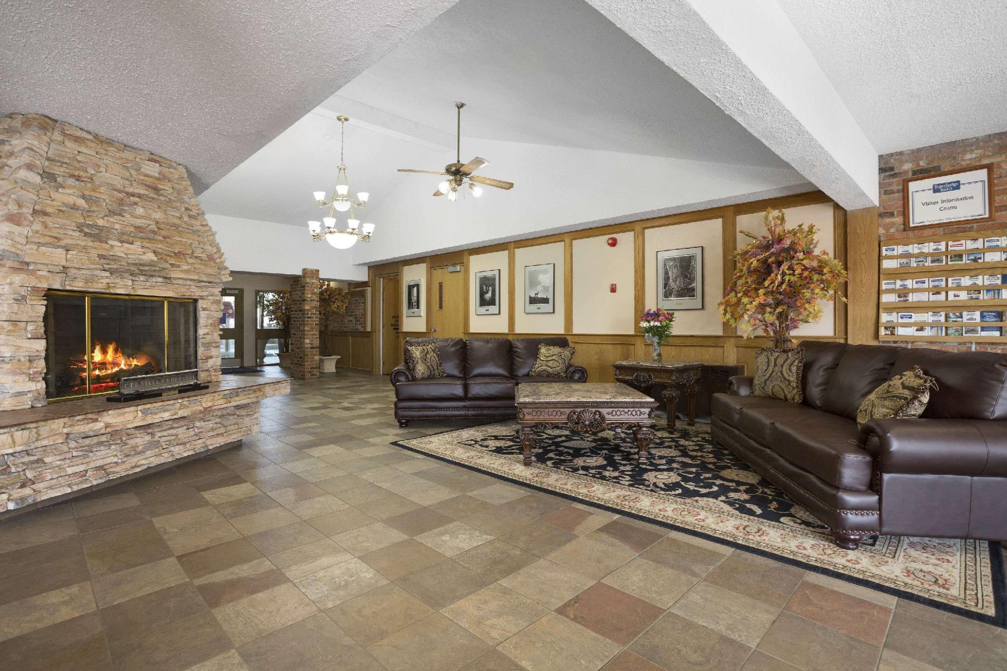 Clarion Pointe Hotell Medicine Hat Exteriör bild
