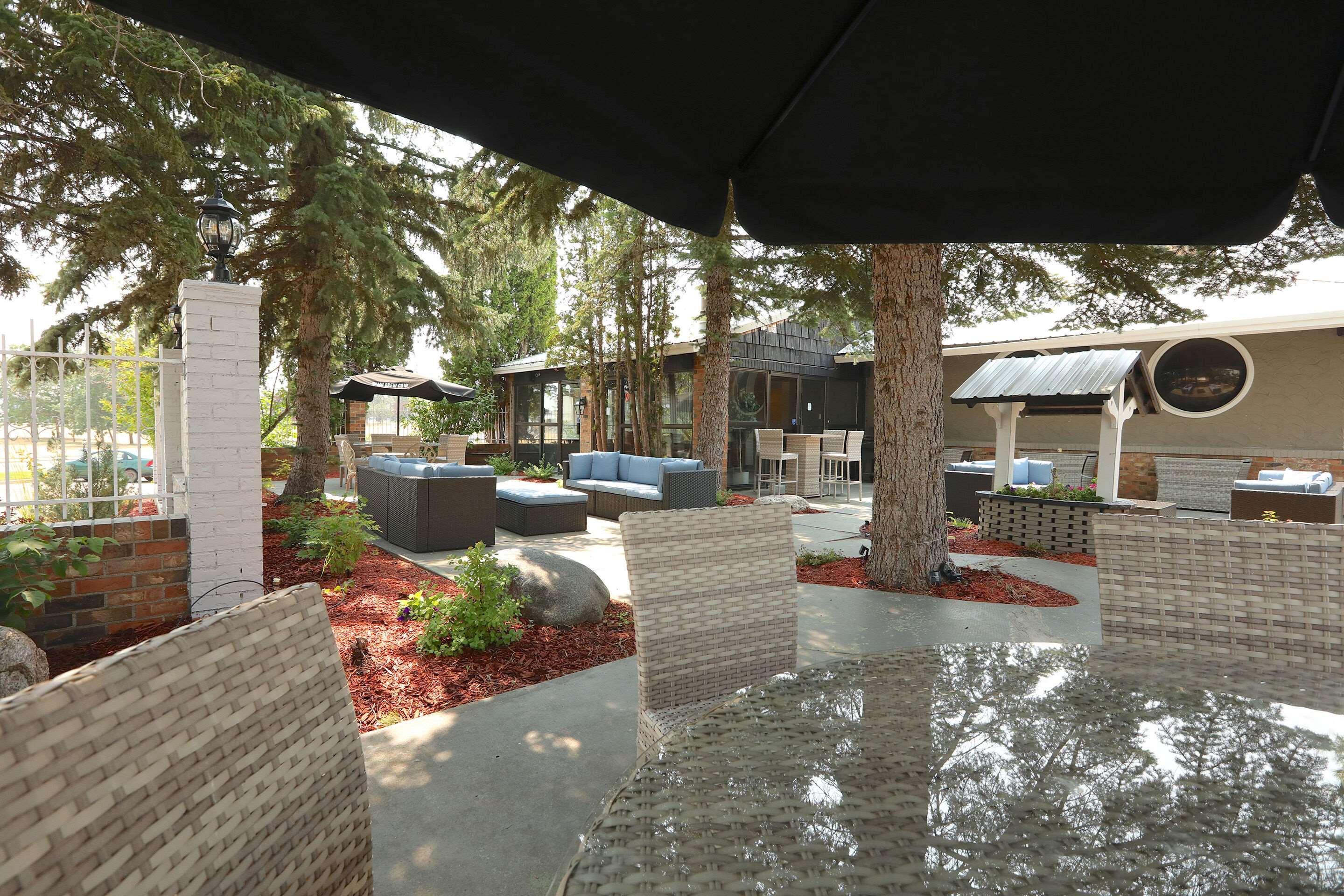 Clarion Pointe Hotell Medicine Hat Exteriör bild