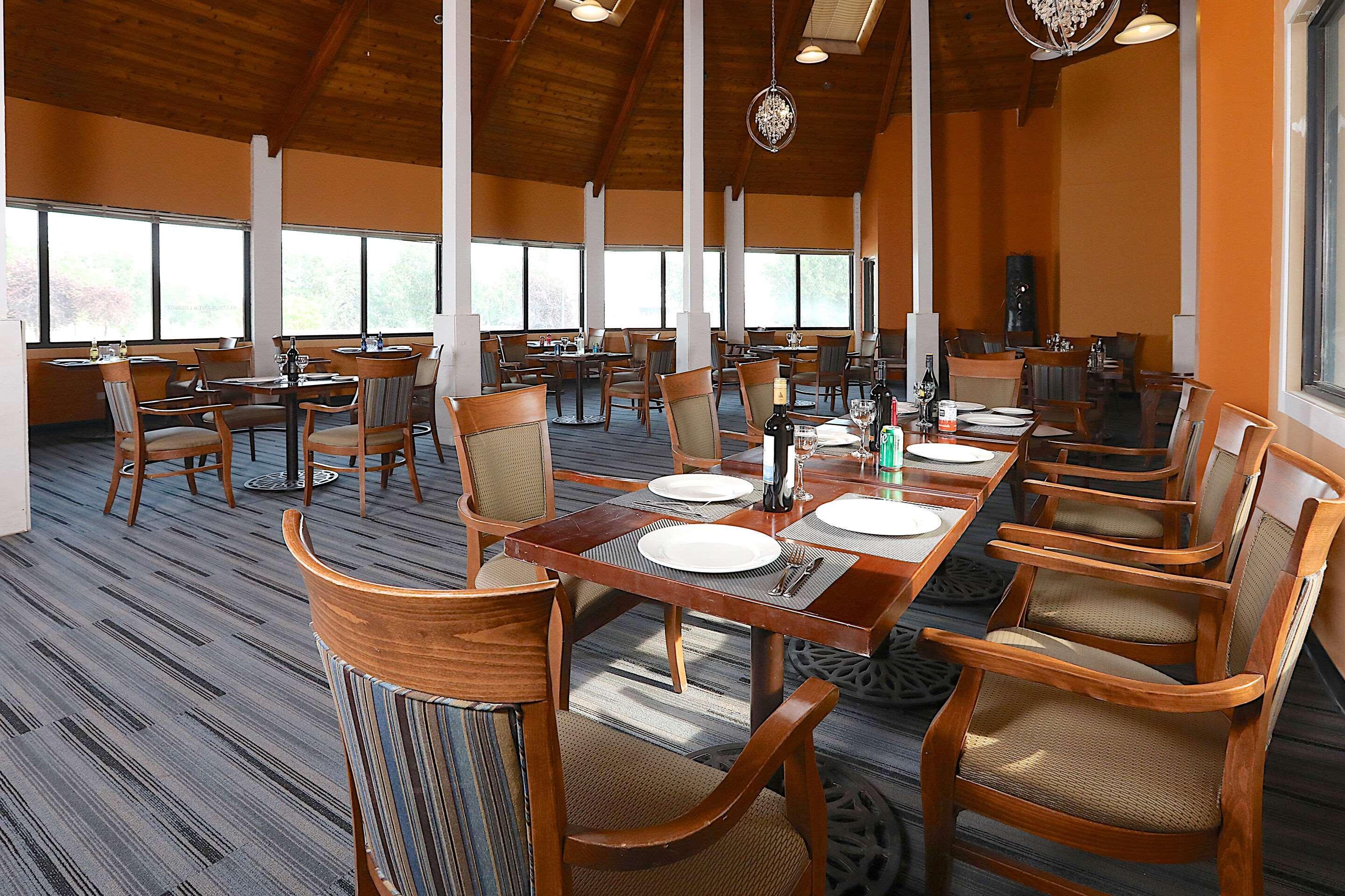 Clarion Pointe Hotell Medicine Hat Exteriör bild