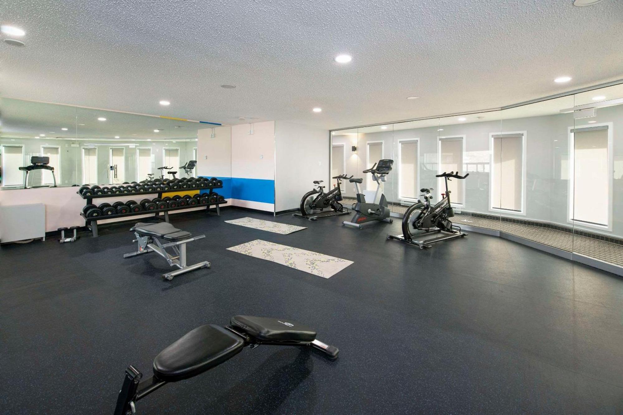 Clarion Pointe Hotell Medicine Hat Exteriör bild