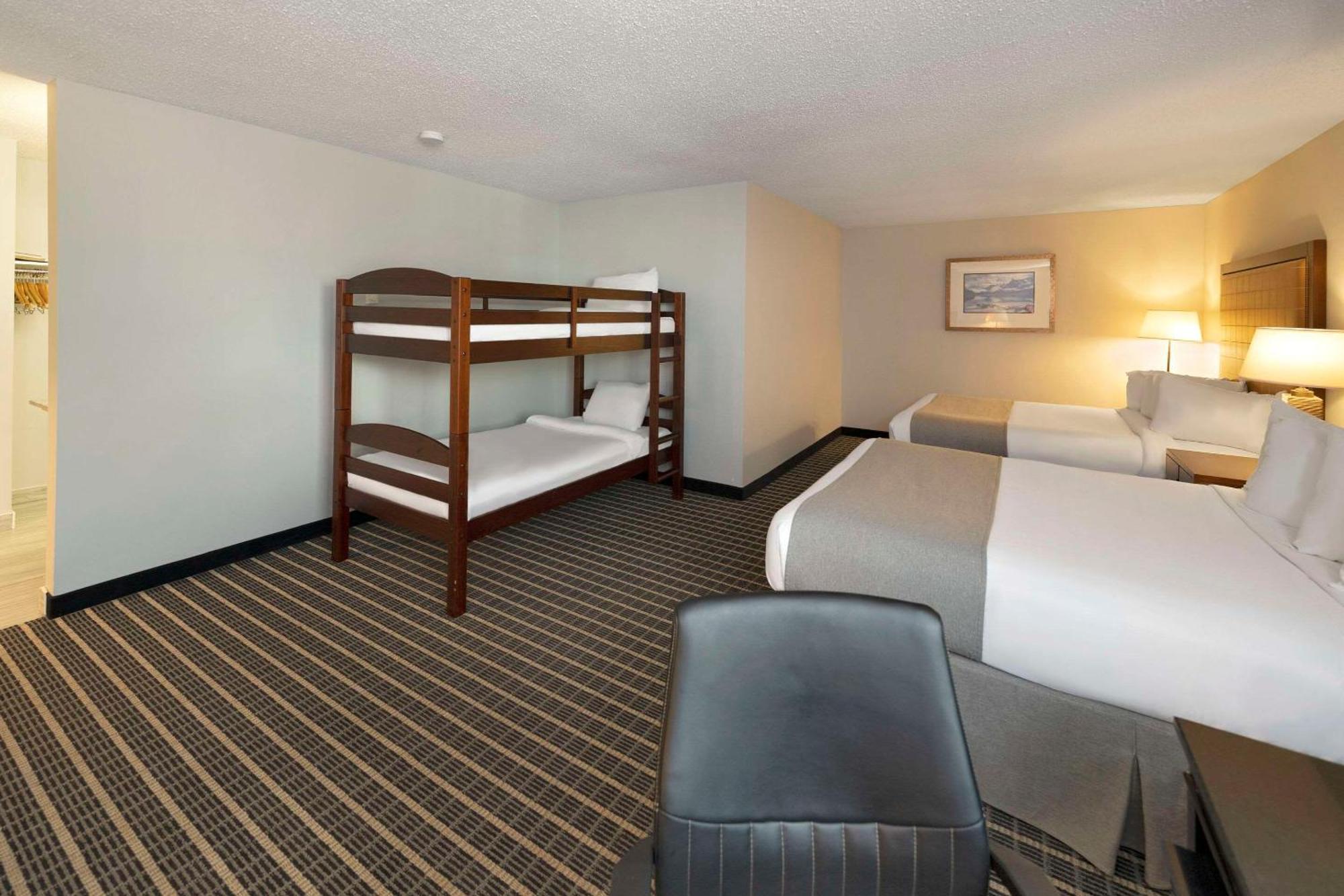 Clarion Pointe Hotell Medicine Hat Exteriör bild