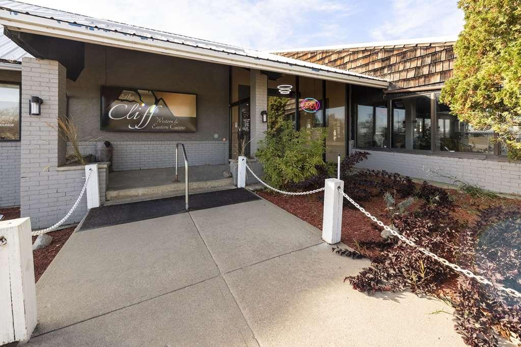 Clarion Pointe Hotell Medicine Hat Exteriör bild